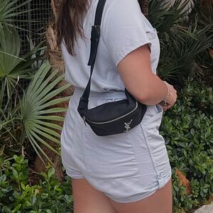 Pistola blue button snap romper size large